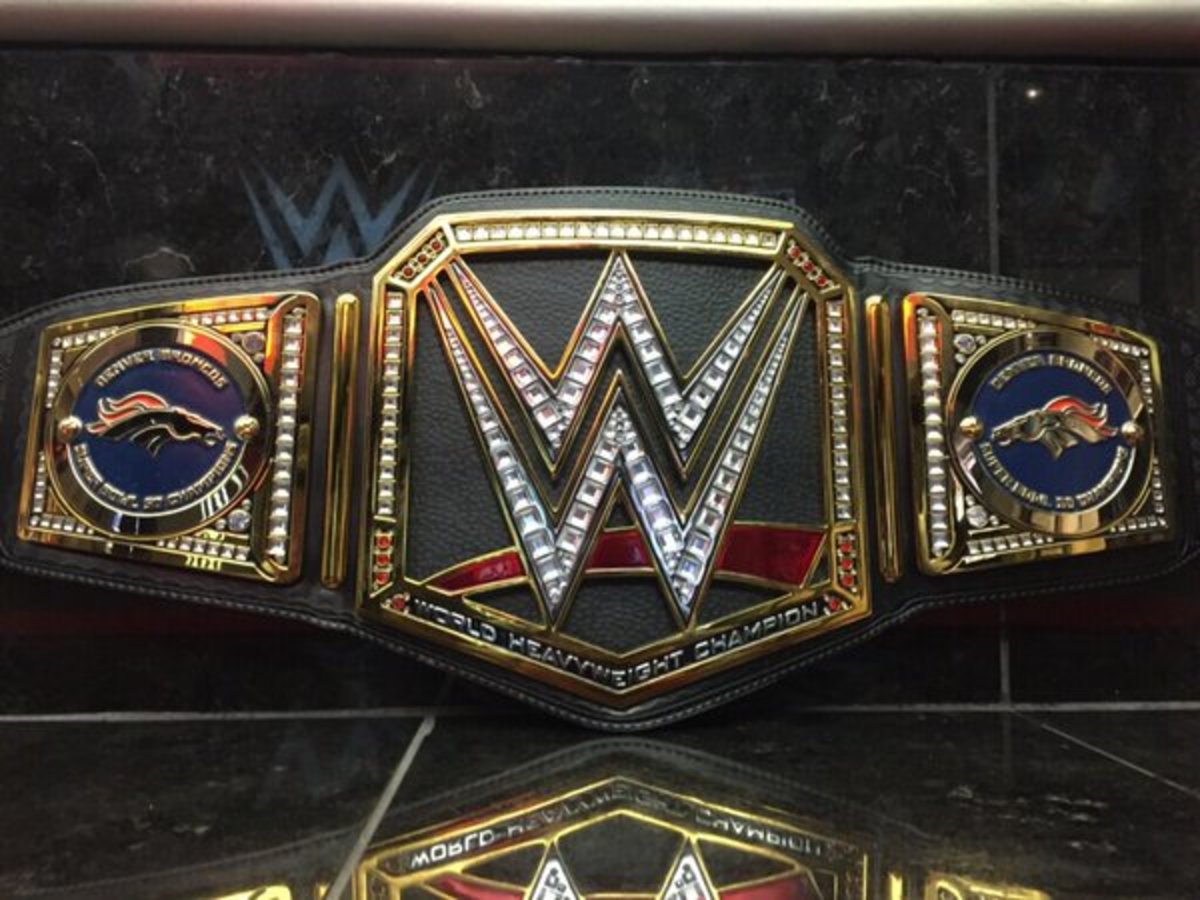 Photo WWE Sends Denver Broncos Customized Title Belt WWE Wrestling