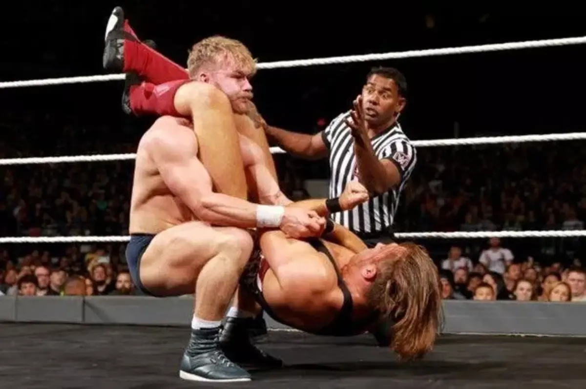 pete-dunne-vs-tyler-bate-nxt-takeover-chicago-photo-u3